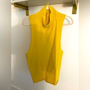 Alo Size M Move Tank Top in  Sulphur (Yellow)